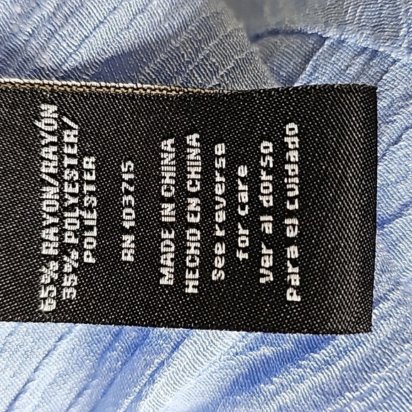 Zac & Rachel blouse size large periwinkle blue. Tab sleeves. - Picture 8 of 9